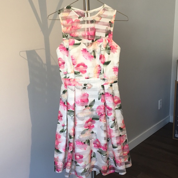 Lipsy London Formal Summer Dress - Picture 3 of 5